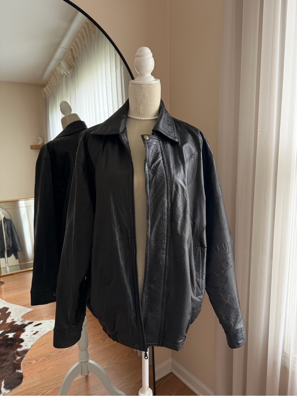 Vintage Black Leather Bomber Jacket  Classic Zip-Front Size M